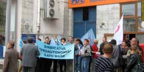 Satu Mare: Alianţa Bugetarilor a pichetat sediile PSD şi PD-L Satu Mare