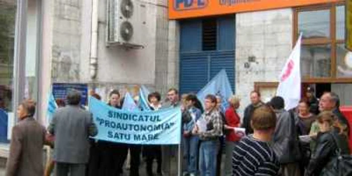 Satu Mare: Alianţa Bugetarilor a pichetat sediile PSD şi PD-L Satu Mare
