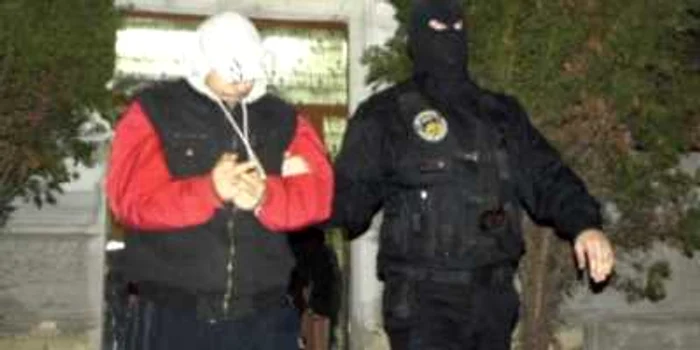 Spărgătorul avea de "onorat" un mandat de executare a pedepsei cu închisoarea