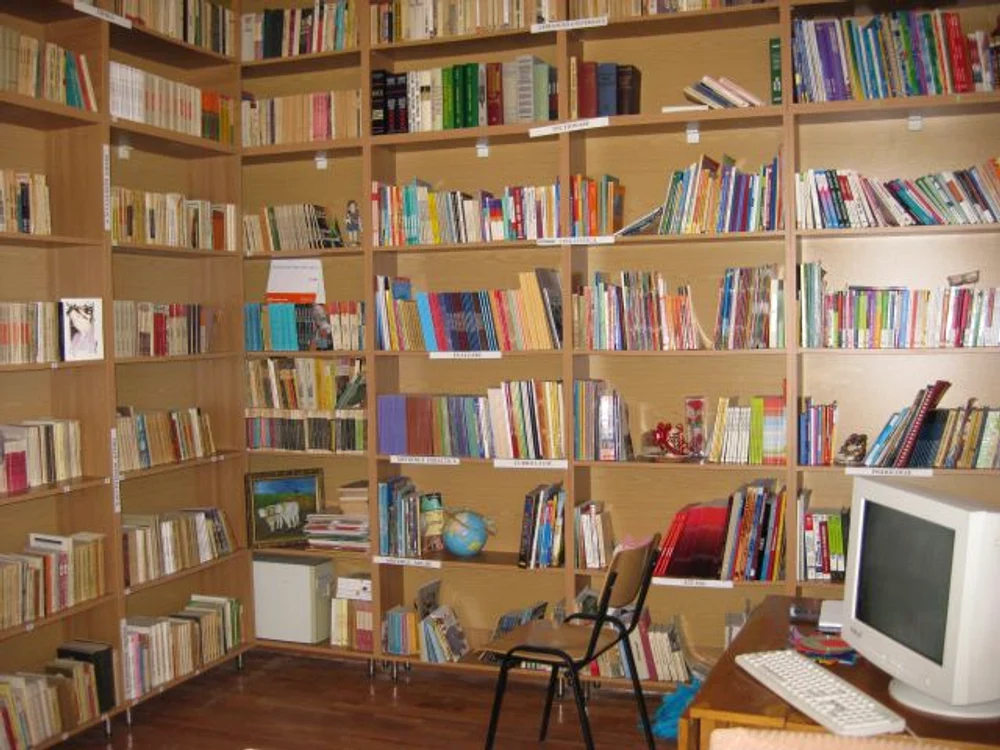 
    Responsabilii bibliotecii i-au cerut elevului să plece  