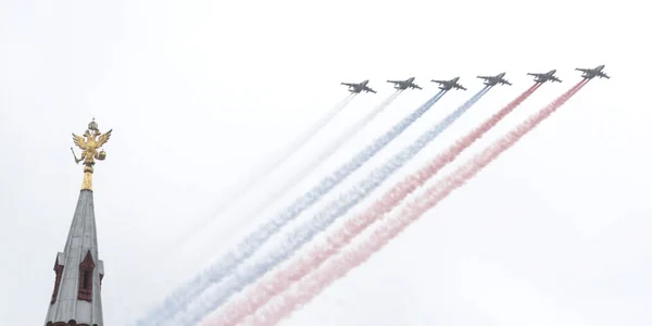 avioane militare rusesti deasupra pietei rosii de ziua victoriei 9 mai 2021 foto epa efe