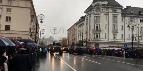 Ziua Naţională a României este celebrată la Craiova prin mai multe evenimente, manifestaţii, dar şi tradiţionala paradă militară 