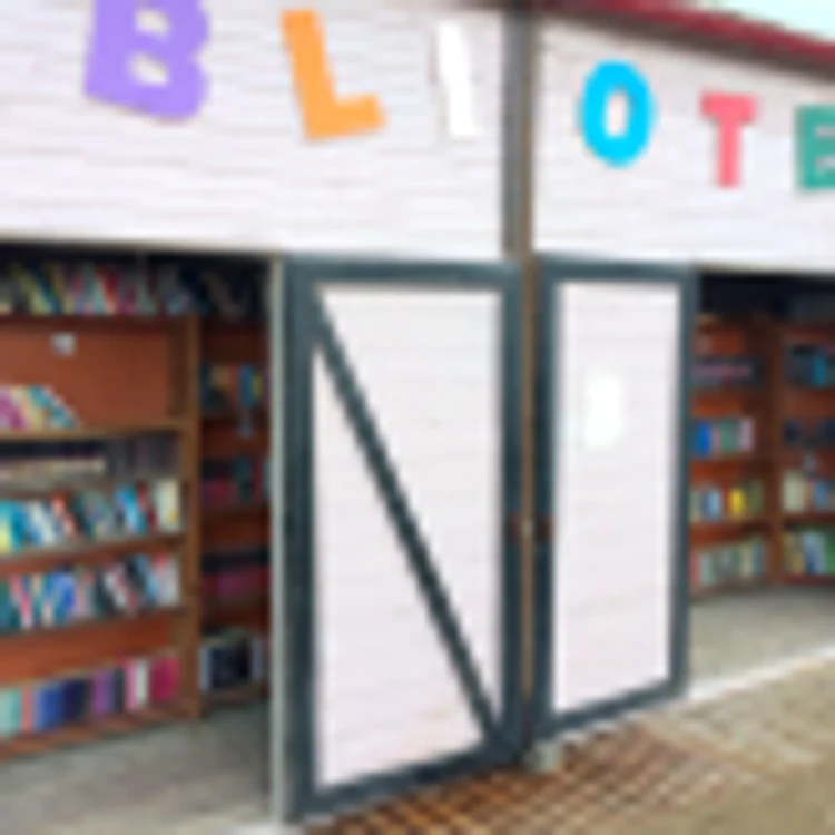 Plaja de Carte & Biblioteca din Vama Veche Sursa Plaja de Carte Vama Veche