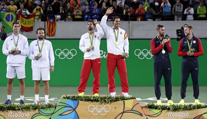 Rafael Nadal si Marc Lopez FOTO AP 