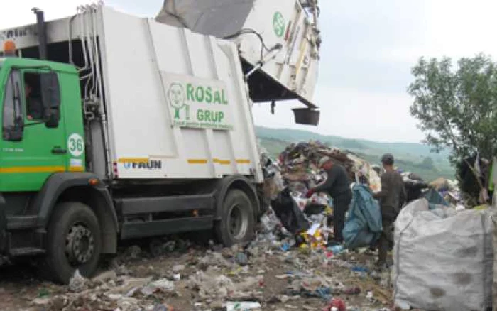 Gunoaiele sucevenilor, plimbate prin tot judeţul