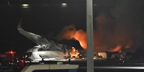 Accident aviatic in Tokio  Foto Profimedia (1) jpg