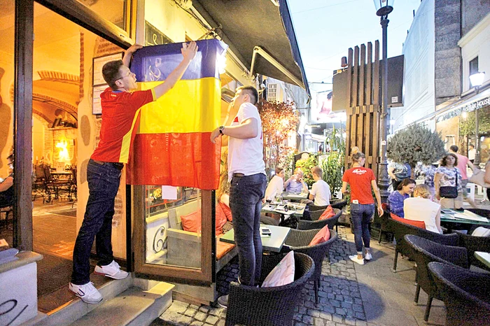 Fanii au pregătit  „tribunele” din  Centrul Vechi