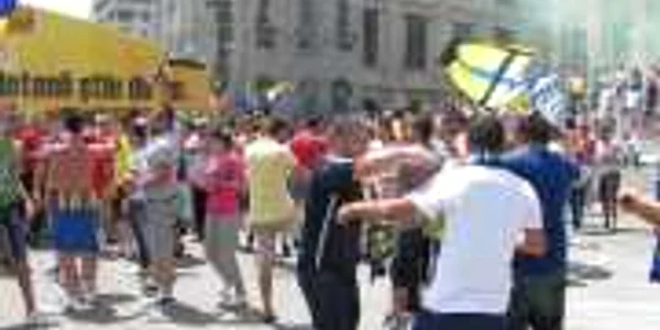 Ploieştenii au dansat şi au cântat de bucurie