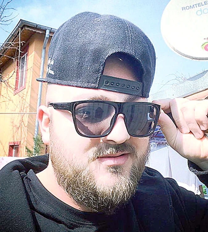 
    Cătrănit. Solistul s-a supărat brusc atunci când a aflat că Antonia a fost însoţită de fostul ei socruFoto: Mihai Ionescu  
