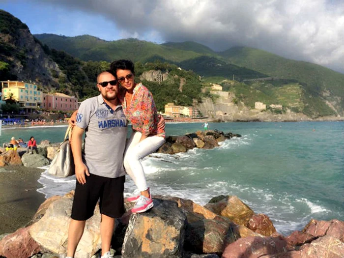 Fiica lui Nico şi Alexandru Iacobescu, pe vremea când erau fericiţi, în vacanţe