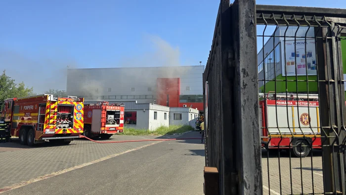 Incendiu hala Popești-Leordeni - Foto ISU BUcuresti Ilfov