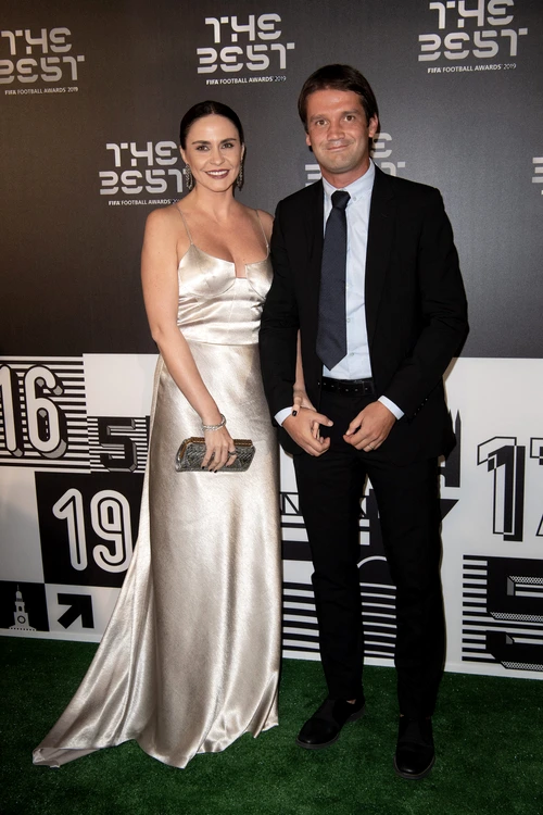 2 adelina si cristi chivu la gala fifa 2019 1 jpg jpeg