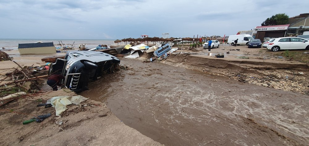 Furtuna de pe litoral încaieră autoritățile. Adrian Câciu: Nepăsarea de zeci de ani a autorităților locale a adus sudul litoralului sub ape