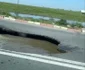 Un crater uriaș a apărut pe drumul județean DJ226, între localitățile Năvodari și Lumina / foto: captură video