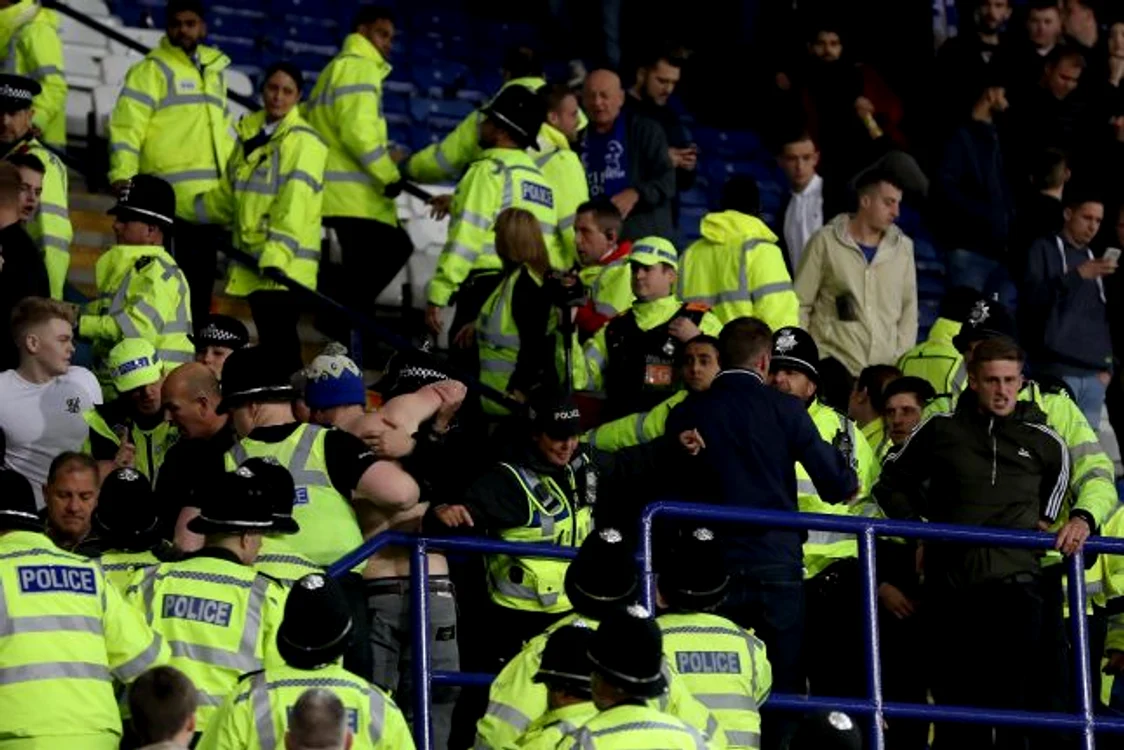 Fanii s-au bătut cu poliţiştii foto: gettyimages