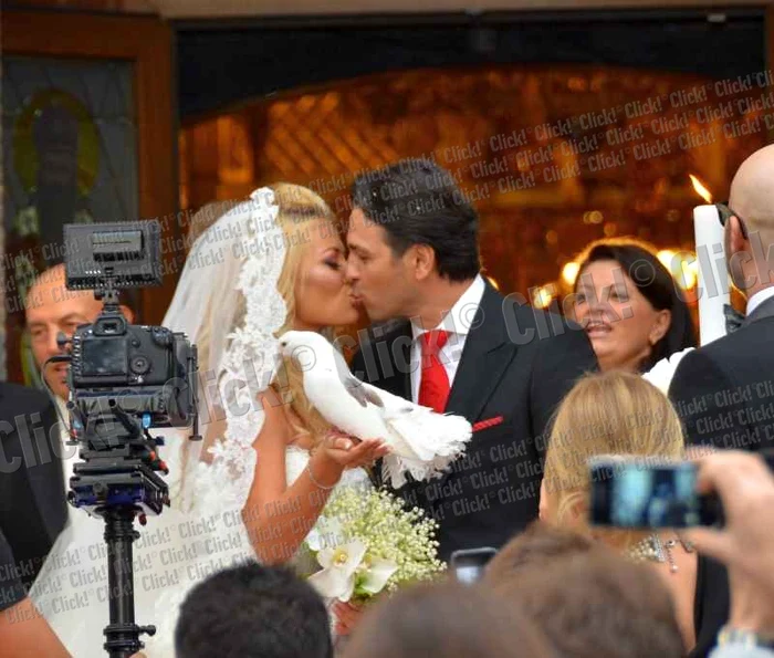 Delia Matache şi Răzvan Munteanu s-au sărutat în calitate de soţ şi soţie.