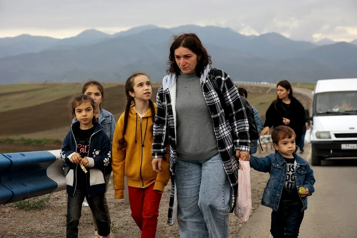 Refugiați armeni din Nagorno-Karabach. Sursa: Al Jazeera