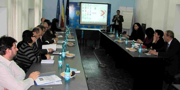 Dezbaterea a adunat reprezentanţi ai mai multor instituţii