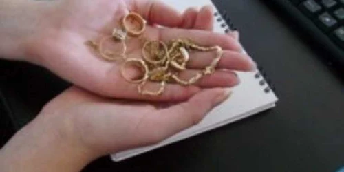 Slatina: O adolescentă a fost tâlhărită pe stradă