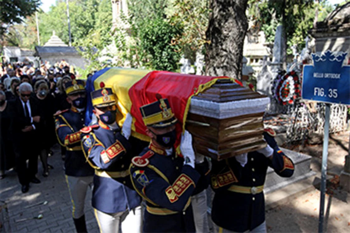 
    Funeralii cu onoruri militare pentru marele canoistFoto: Sever Gheorghe  
