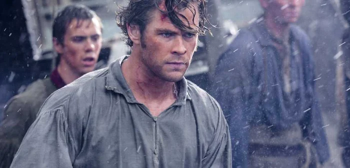 Chris Hemsworth joacă rolul Owen
Chase, omul care devine obsedat de dorinţa de a captura fioroasa
balenă care i-a scufundat vasul FOTO cinemagia.ro