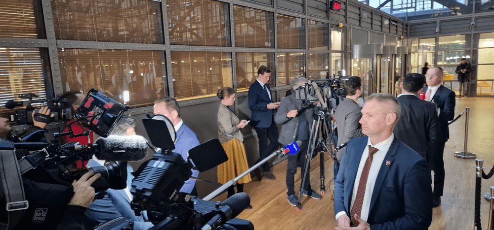 CNA, scrisoare către ambasada Austriei, după ce jurnaliștii români au fost ținuți la distanță de gărzile de corp ale ministrului Gerhard Karner