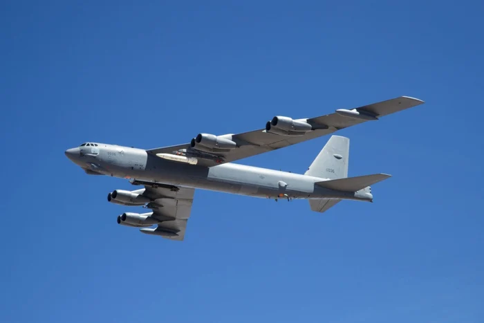 Racheta a fost lansată de la bordul unui Boeing B-52 Stratofortress FOTO U.S. Air Force / Christopher Okula