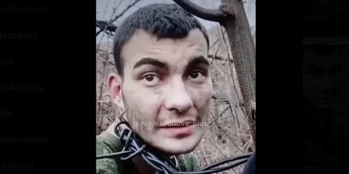 soldat rus legat de copac FOTO X