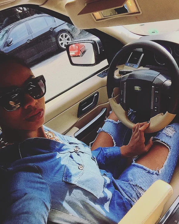 Laurette, cu Fordul de 30.000 de euroFoto: Click!
