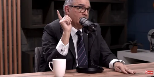 Silviu Predoiu Foto Captură video podcast Vorbitorincii   Youtube jpg