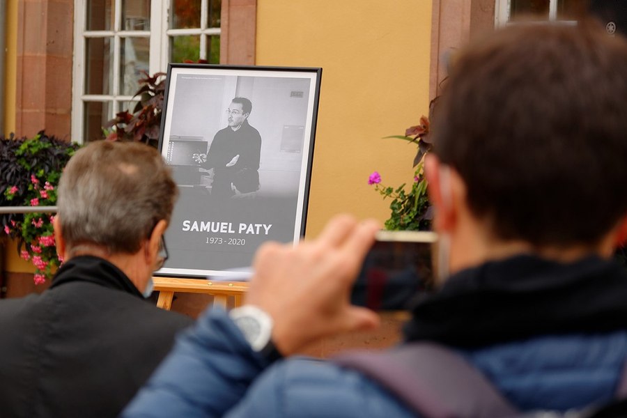 Prietenii asasinului care a decapitat în 2020 un profesor în Franța, condamnați la 16 ani de închisoare. Cei doi sunt acuzați de complicitate