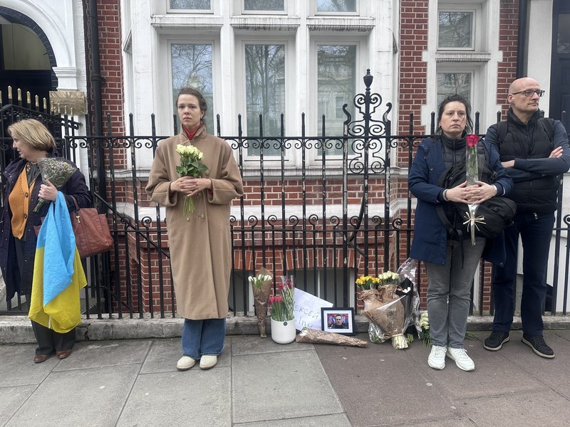 Ambasadele rusești din Europa, pichetate de protestatari după anunțul morții lui Navalnîi VIDEO