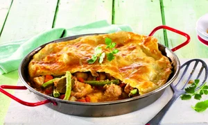 tocana de carne si legume in aluat jpeg
