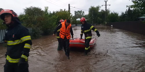 pompieri interventii inundatii galati FOTO ISU GALATI jpg