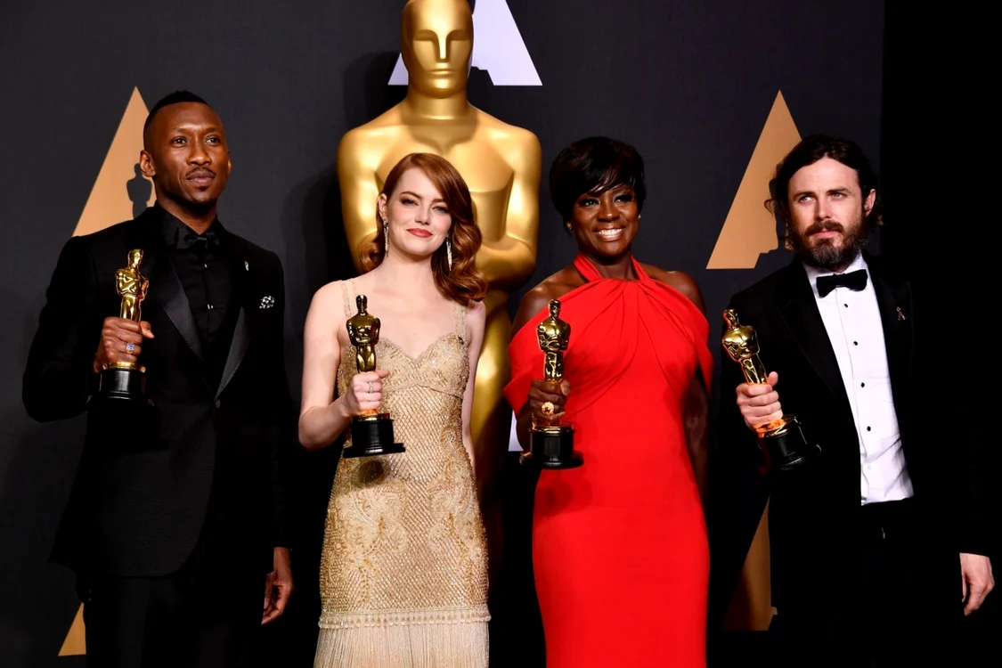 Mahershala Ali, Emma Stone, Viola Davis şi Casey Affleck sunt câştigătorii Oscar 2017 la categoriile de interpretare FOTO Guliver/Getty Images