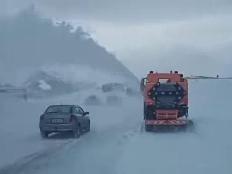 Utilajele de deszăpezire au fost scoase la datorie. CNAIR a anunțat intervenții în mai multe zone ale țării