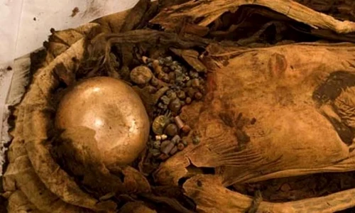 S a descoperit o mumie preincaşă a unui nobil în Peru jpeg