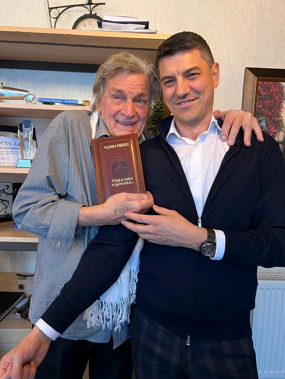 Florin Piersic și Florin Enceanu au o ediție a cărții din piele
