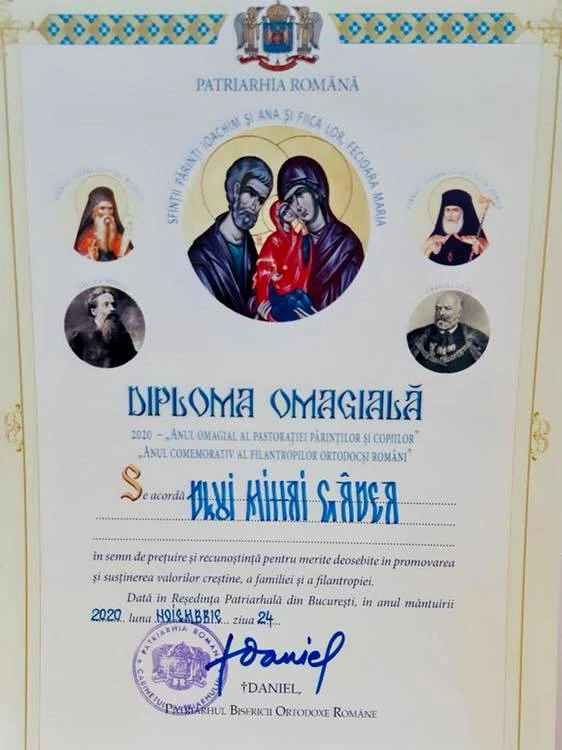 3 mihai gadea decorat de patriarhul daniel 1 jpg jpeg