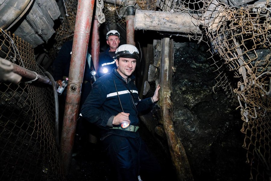 Ministrul Energiei a coborât în Mina Livezeni: „Am participat la extracţia a 5 tone de cărbune, cu un utilaj de provenienţă sovietică“