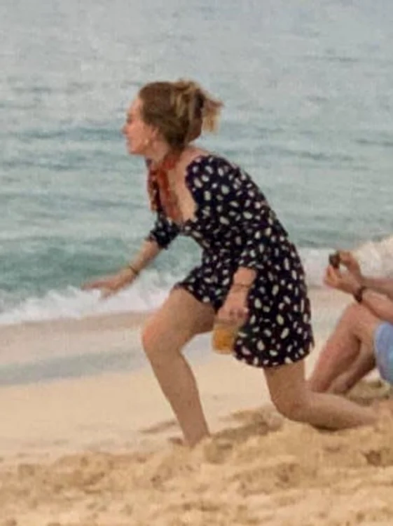 Adele și-a petrecut revelionul pe plaja însorită din Caraibe