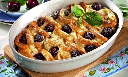 budinca cu cirese si crema de branza jpeg