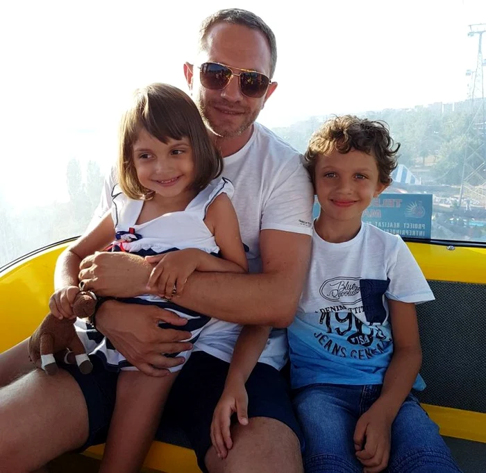 Alin Ionescu, în telegondolă cu cei doi copii 