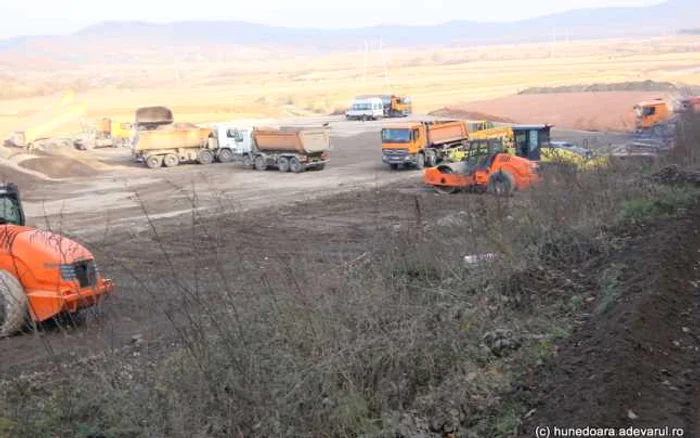 Autostrada, în şentier, în zona Brănişca. FOTO: Daniel Guţă. ADEVĂRUL.