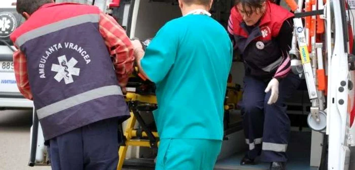 Echipajele de Ambulanţă au transportat 16 pacienţi la spital FOTO arhivă Adevărul