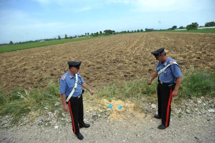 Carabinierii au ridicat probe de la locul unde a fost găsită românca moartă FOTO ANSA