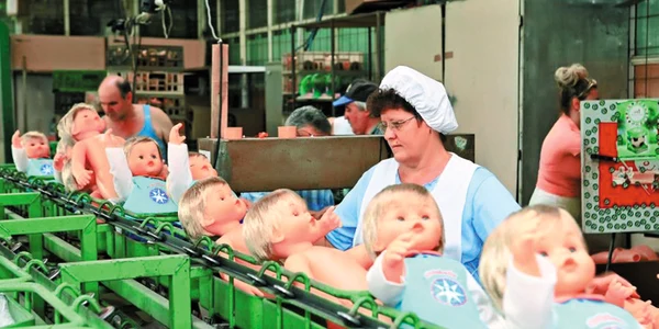 Fabrica de păpuși Arădeanca