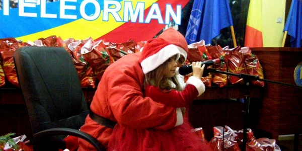Moş Crăciun a dat cadouri copiilor poliiştilor de la IPJ Teleorman