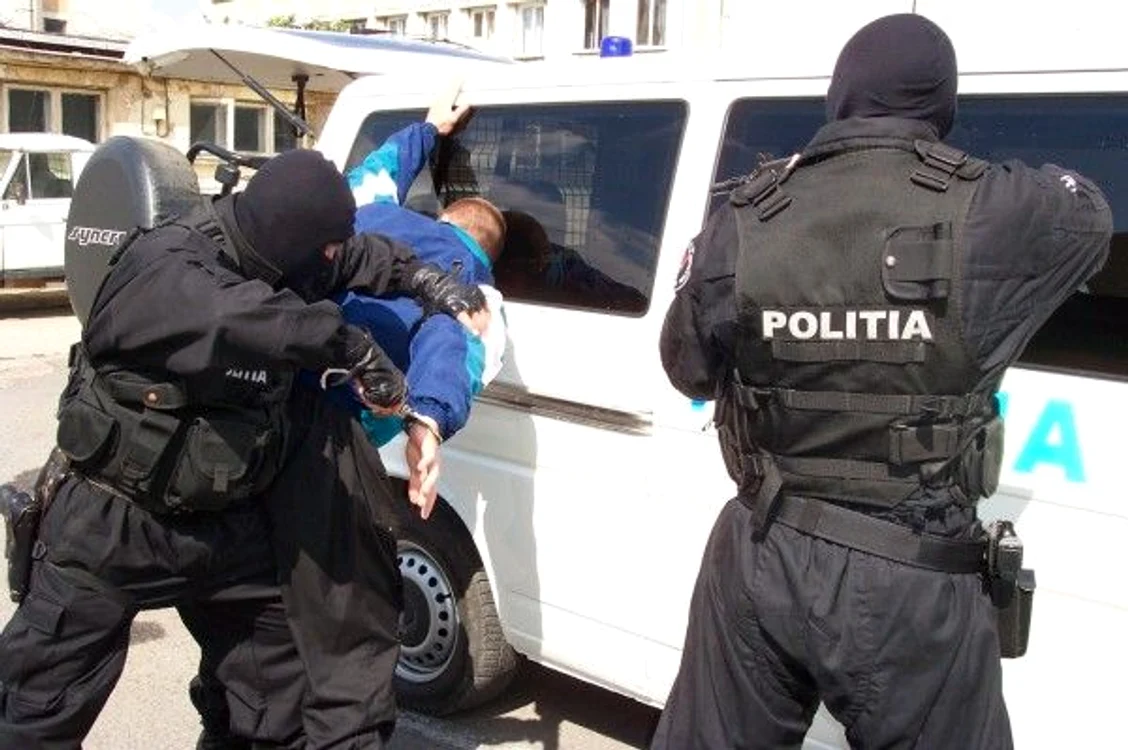 
    E posibil ca suspecții să fie reținuți și duși la mandat  
