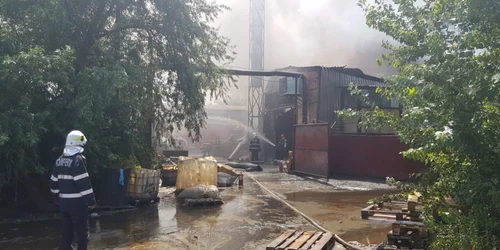 incendiu sector 4